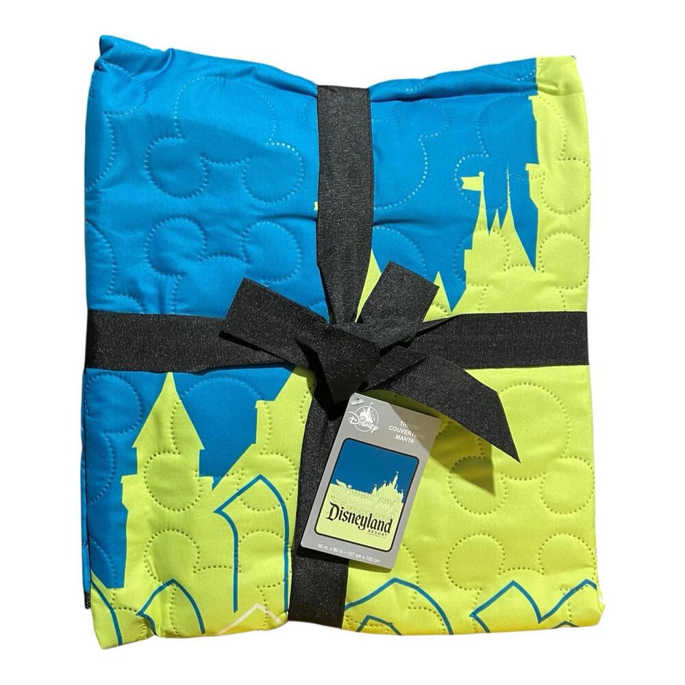 Disneyland‎ Resort Blanket 50”x 60” Green Castle Mickey Quilted Throw Parks